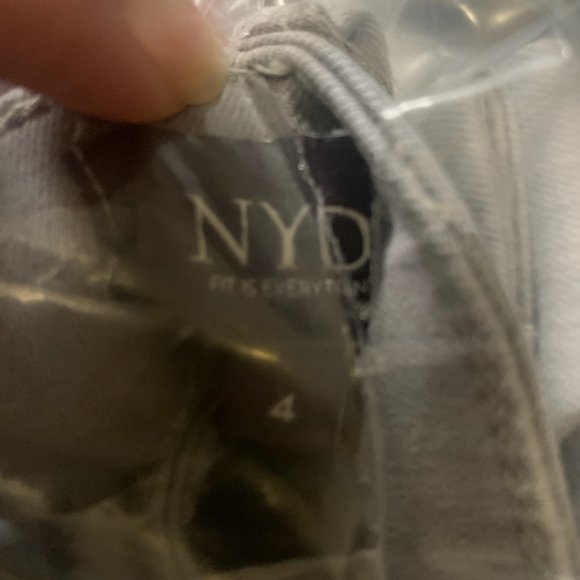 NWT NYDJ 5-POCKET BACK PETAL HEM GALE WASH CROP JEANS 4 - Picture 13 of 13